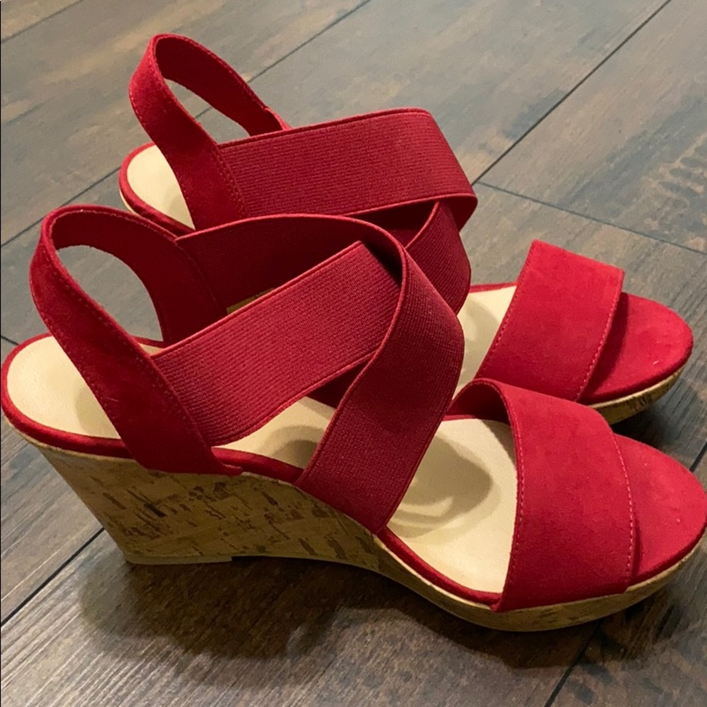 NWOT Red Wedges
